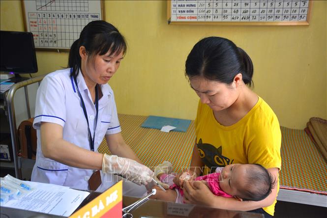Tiêm vaccine phòng bệnh thủy đậu cho trẻ ngay từ lúc 9 tháng tuổi