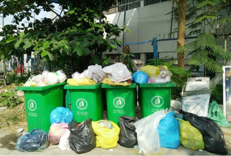 Phân loại rác vẫn chưa phải là thói quen của nhiều người. Ảnh minh họa