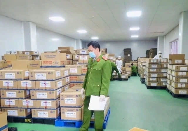 Vụ việc sữa giả bị phát hiện mới nhất khiến người tiêu dùng phai cẩn trọng kiểm chứng nguồn gốc sản phẩm thay vì mua bằng niềm tin của các thương hiệu, người nổi tiếng.