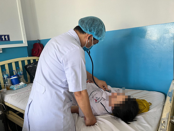 Điều trị cho bệnh nhân mắc bệnh sốt xuất huyết tại Bệnh viện Bệnh nhiệt đới TP.HCM - Ảnh: Tuổi trẻ