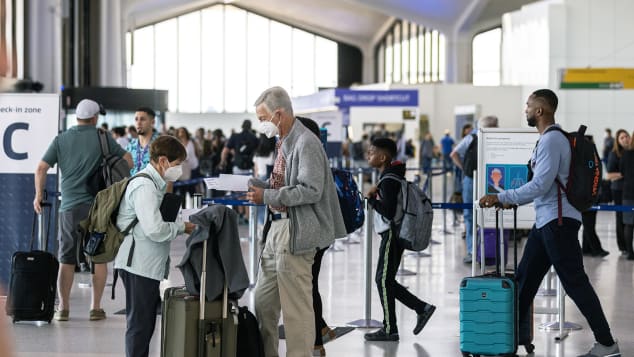 Hành khách tại sân bay quốc tế Newark Liberty, tiểu bang New York, Mỹ - Ảnh Getty Images