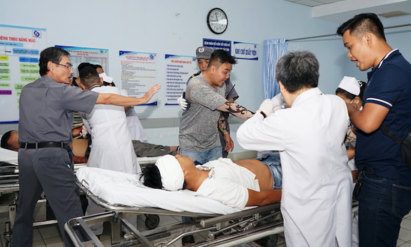 Diễn tập xử lý tình huống bác sĩ bị hành hung tại Bệnh viện Nhân dân Gia Định. Ảnh: Hà Nội mới