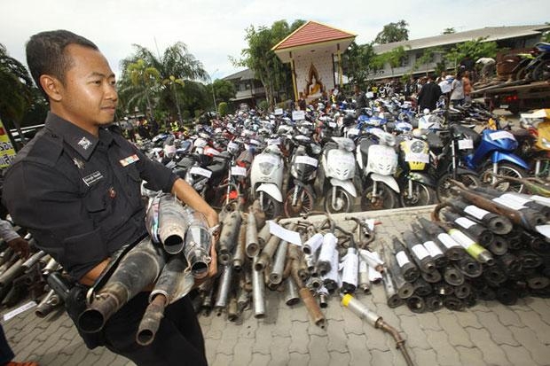 Cảnh sát Thái Lan thu giữ hàng trăm xe máy đua xe trái phép.
