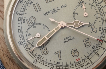 Trên tay đồng hồ Montblanc 1858 Chronograph phiên bản Đồng nguyên khối.