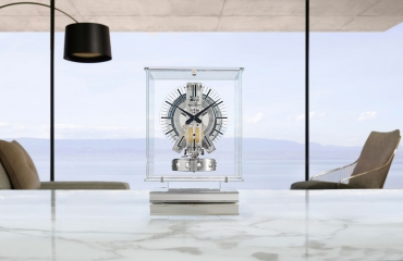 Đồng hồ để bàn Jaeger-LeCoultre Atmos Transparente: Một diện mạo hiện đại hơn