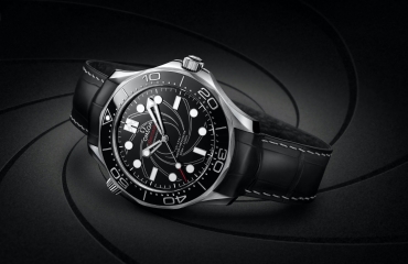 Đồng hồ Omega Seamaster Diver 300M “James Bond” khoác lên vẻ sang trọng của Platinum-Gold