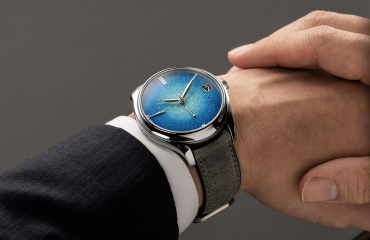 Giới thiệu đồng hồ H. Moser & Cie. Endeavour Perpetual Calendar Tantalum Blue Enamel